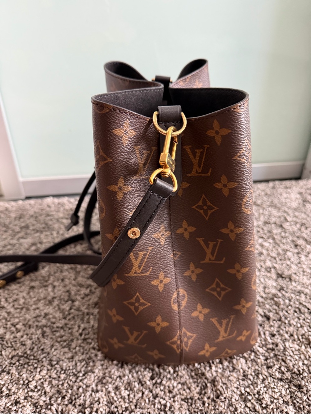 Authentic Louis Vuitton Monogram Canvas Drawstring Neonoe Bag in Brown & Black - Picture 3 of 8